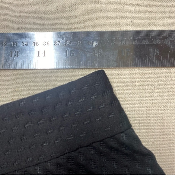 NWT Banana Republic Textured Black Mini Skirt - Picture 3 of 7